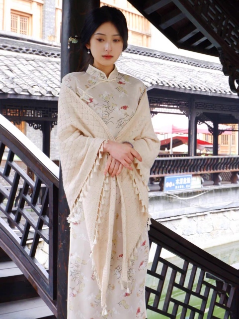 Meilin Ivory Pointelle Knit Tassel Shawl – Elegant Women’s Vintage Shoulder Wrap