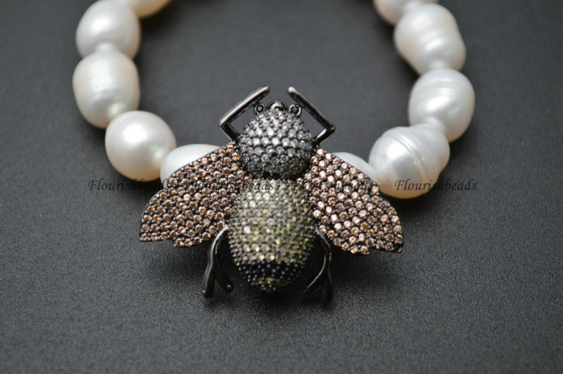 Popular Natural White Pearl Micro-inclosed CZ Metal Insect Bee Charm Stretch Bracelets Fashion Jewelry