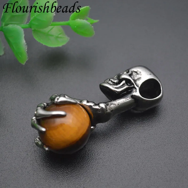 Wholesale Various Natural Stone Cave Skull Hand Holding Crystal Pendant Charms Healing Meditation Jewelry Gifts 5pcs/lot