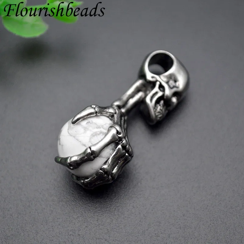 Wholesale Various Natural Stone Cave Skull Hand Holding Crystal Pendant Charms Healing Meditation Jewelry Gifts 5pcs/lot