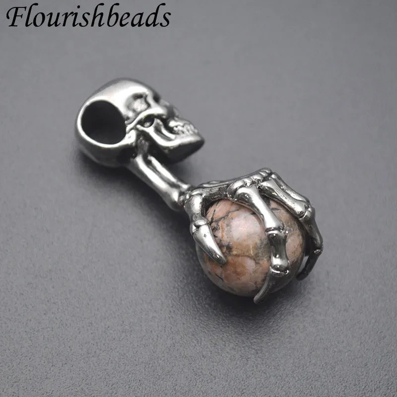 Wholesale Various Natural Stone Cave Skull Hand Holding Crystal Pendant Charms Healing Meditation Jewelry Gifts 5pcs/lot