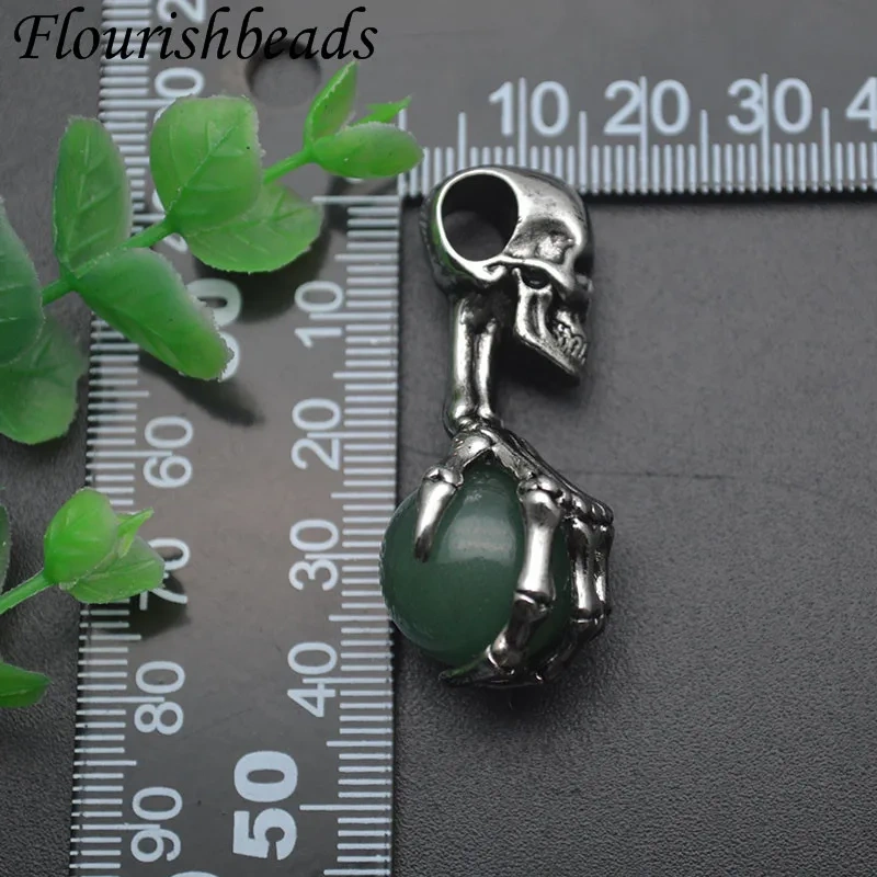 Wholesale Various Natural Stone Cave Skull Hand Holding Crystal Pendant Charms Healing Meditation Jewelry Gifts 5pcs/lot