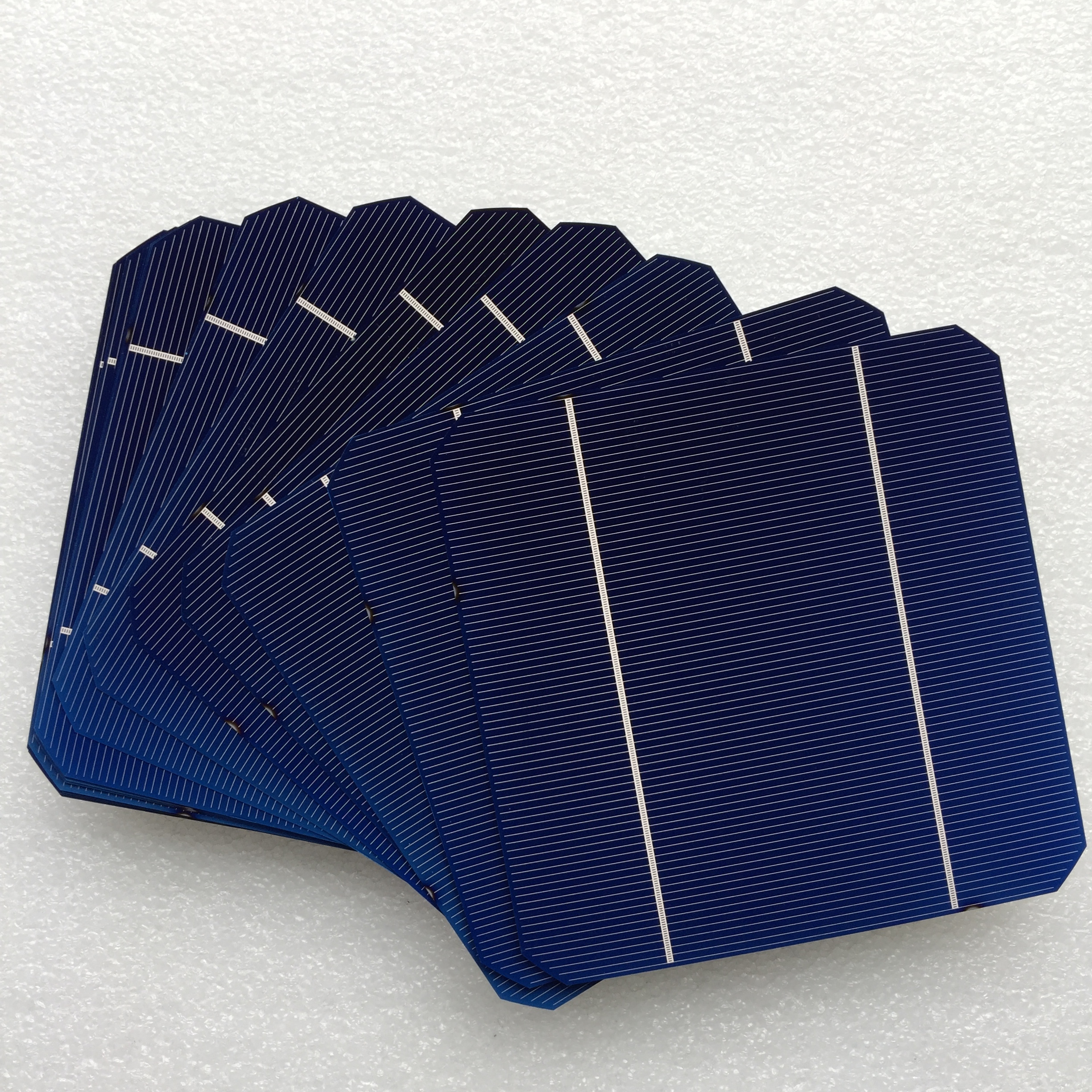 Mars Rock Solar Cells Monocrystalline 210*210mm 5BB 22-23.2% the Efficiency of Solar Cell Is PERC Solar Cell  Solar Panel
