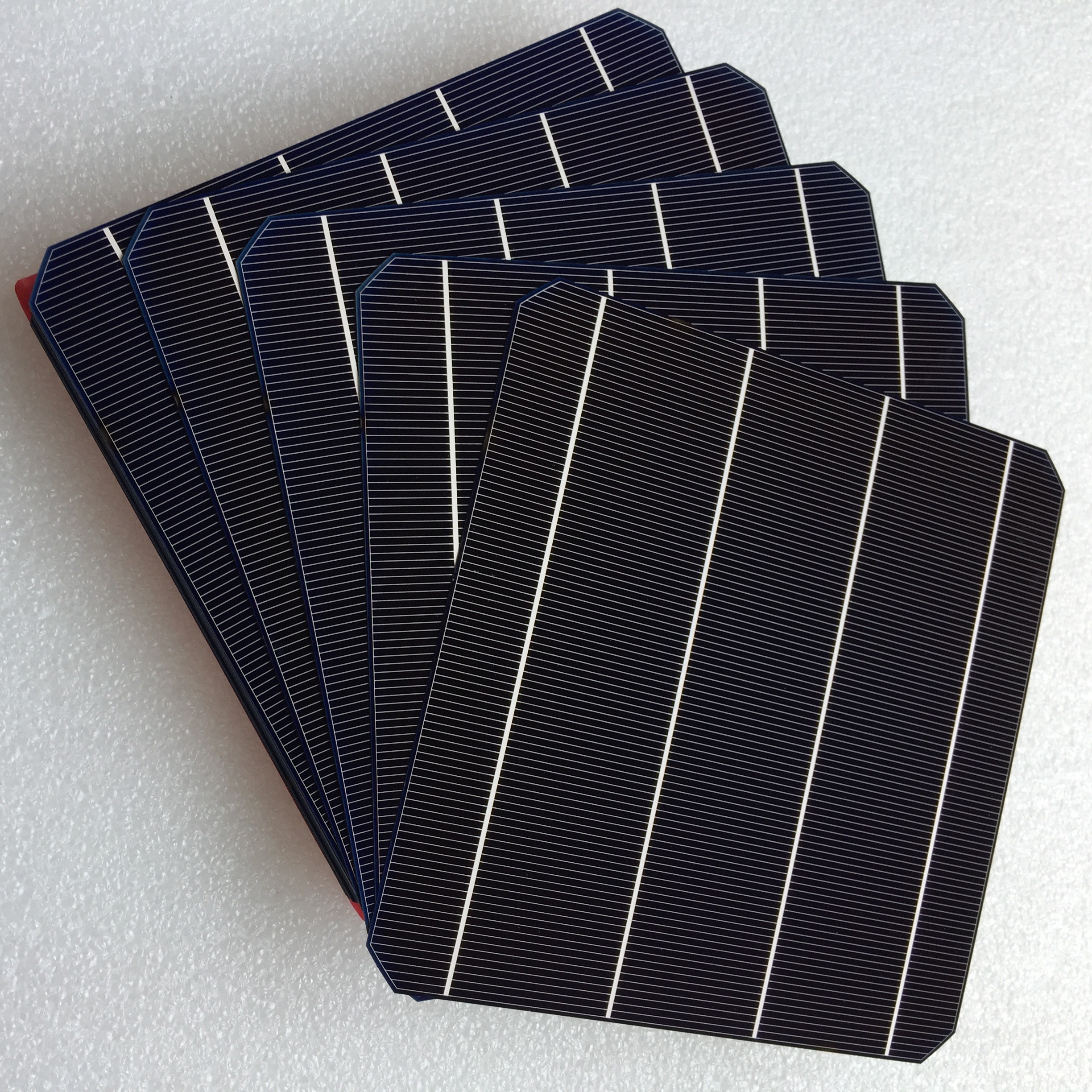 Mars Rock Solar Cells Monocrystalline 210*210mm 5BB 22-23.2% the Efficiency of Solar Cell Is PERC Solar Cell  Solar Panel