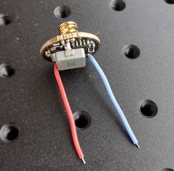 1-3W 520nm green LED, 5-6W 445nm-462nm blue LED, single lithium battery, round blue-green light gain drive circuit