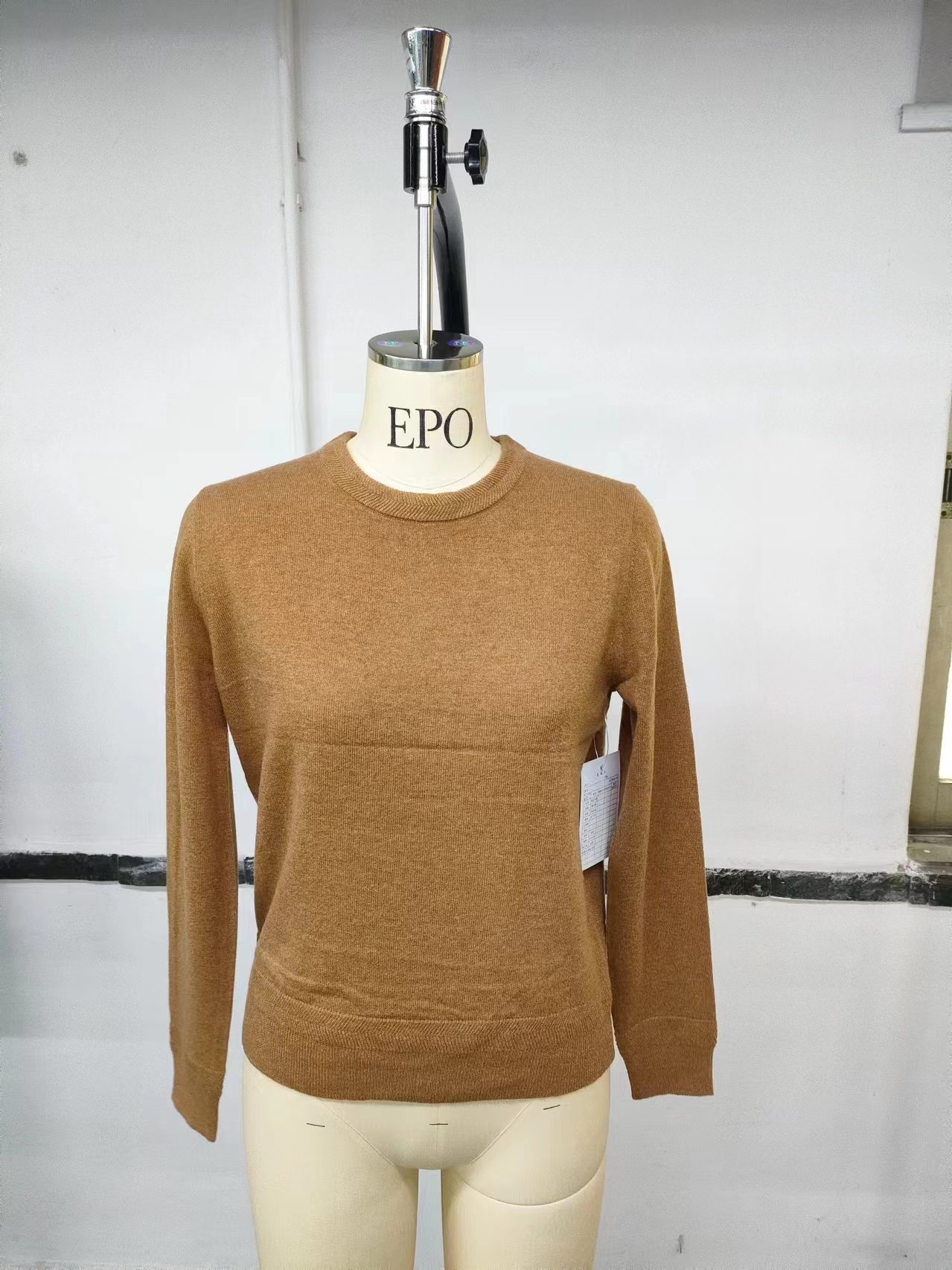 Women's crew-neck cashmere sweater