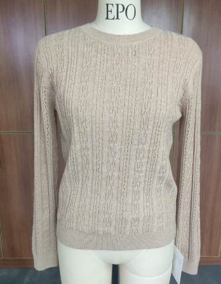 Women's crew neck pullover