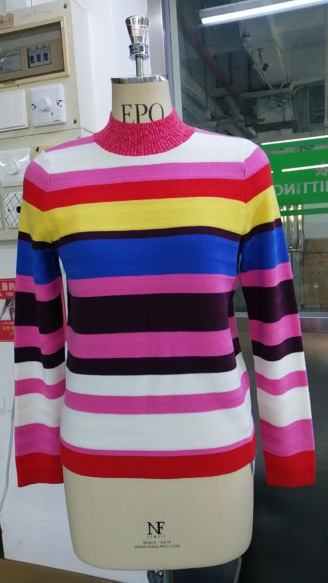 Women's half-turtleneck intercolored sweater
