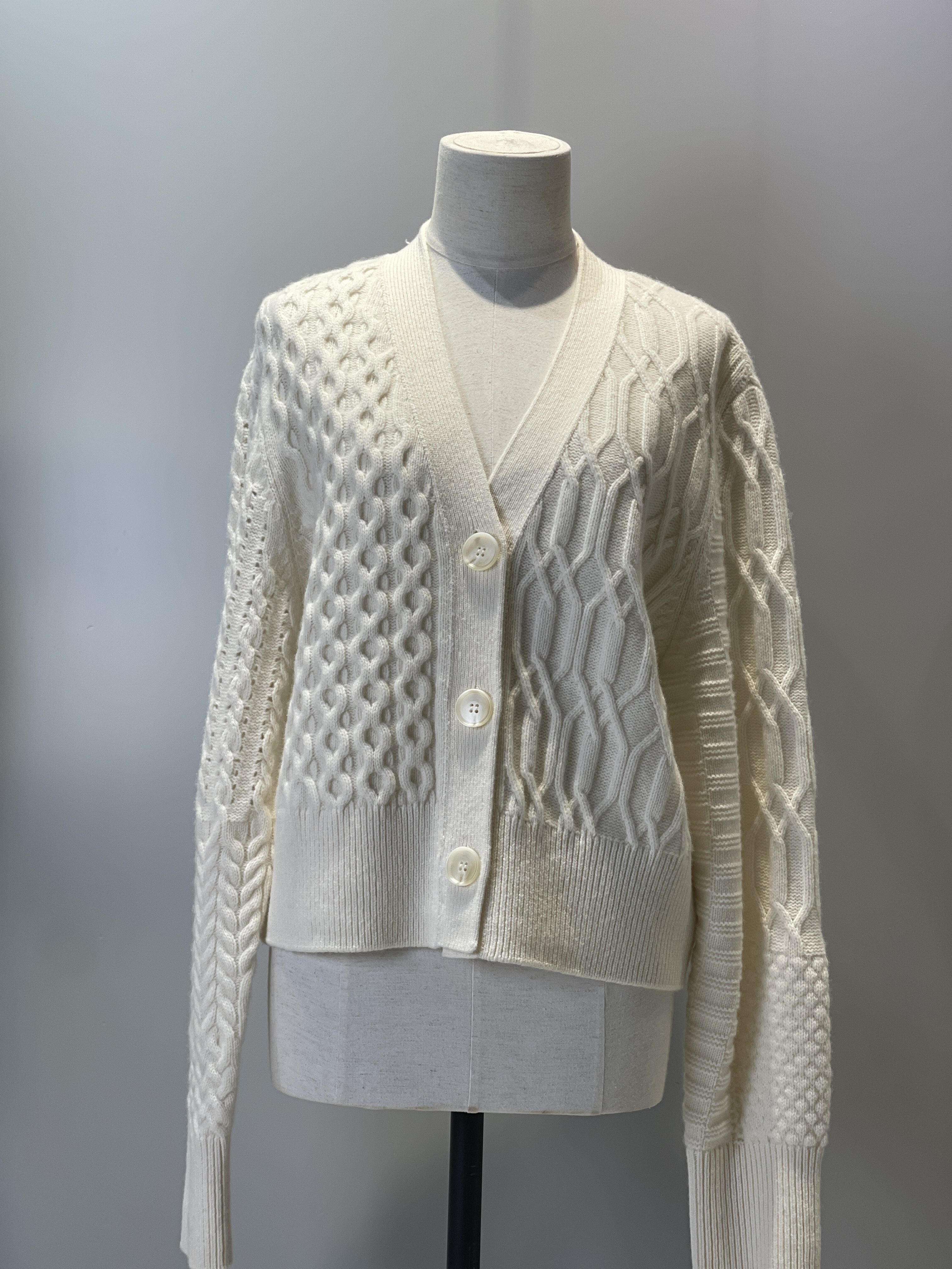 Ladies' knitted cardigan