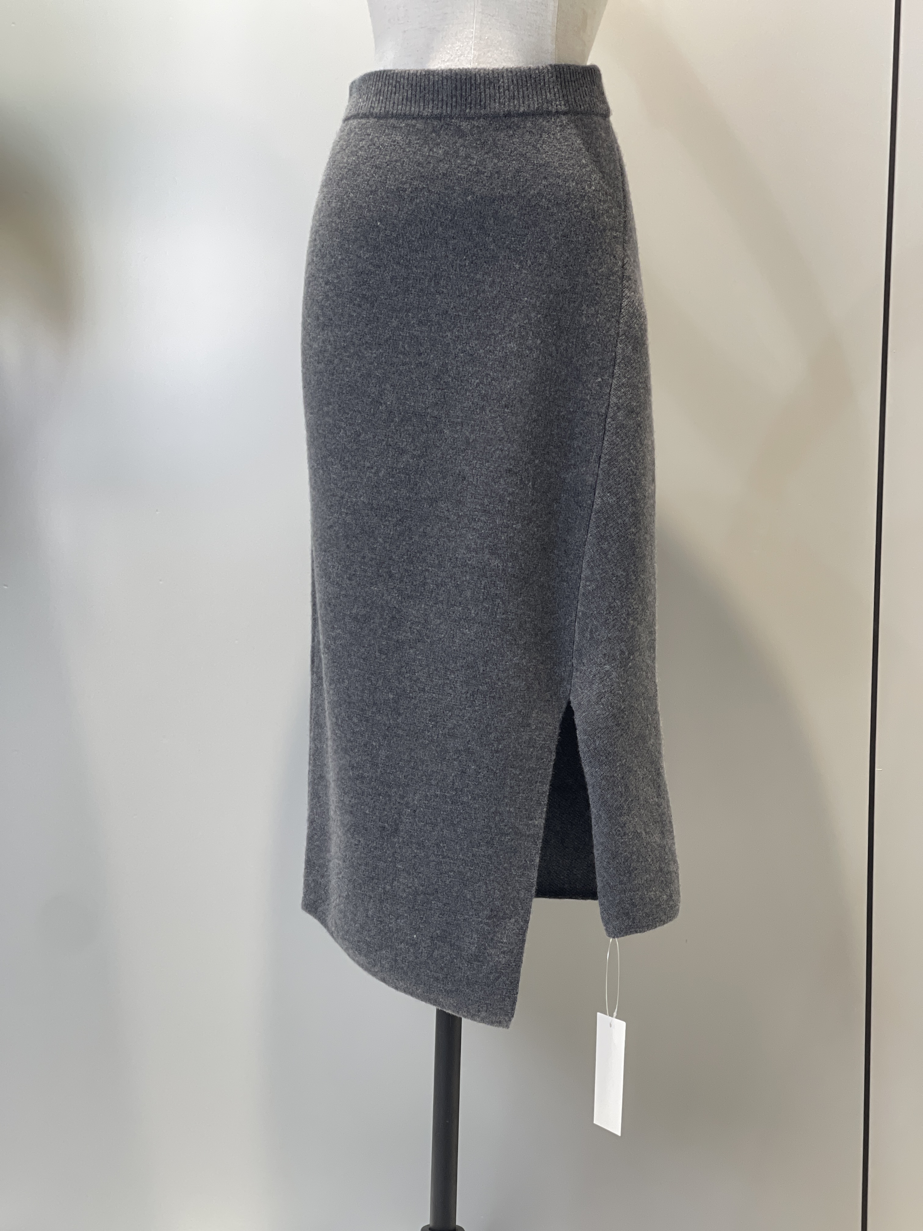 Ladies' knitted skirt