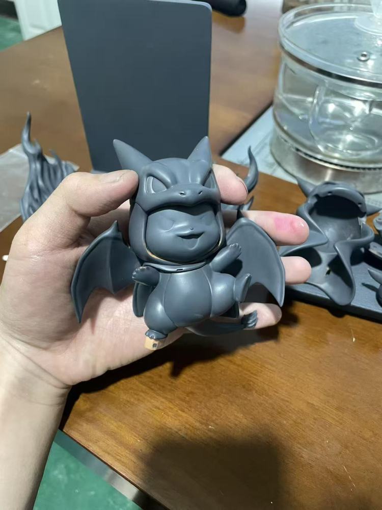 Peak Studio - Charizard Cape Pikachu - Pokemon Resin Statue