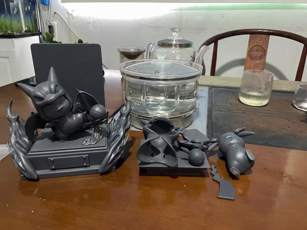 Peak Studio - Charizard Cape Pikachu - Pokemon Resin Statue
