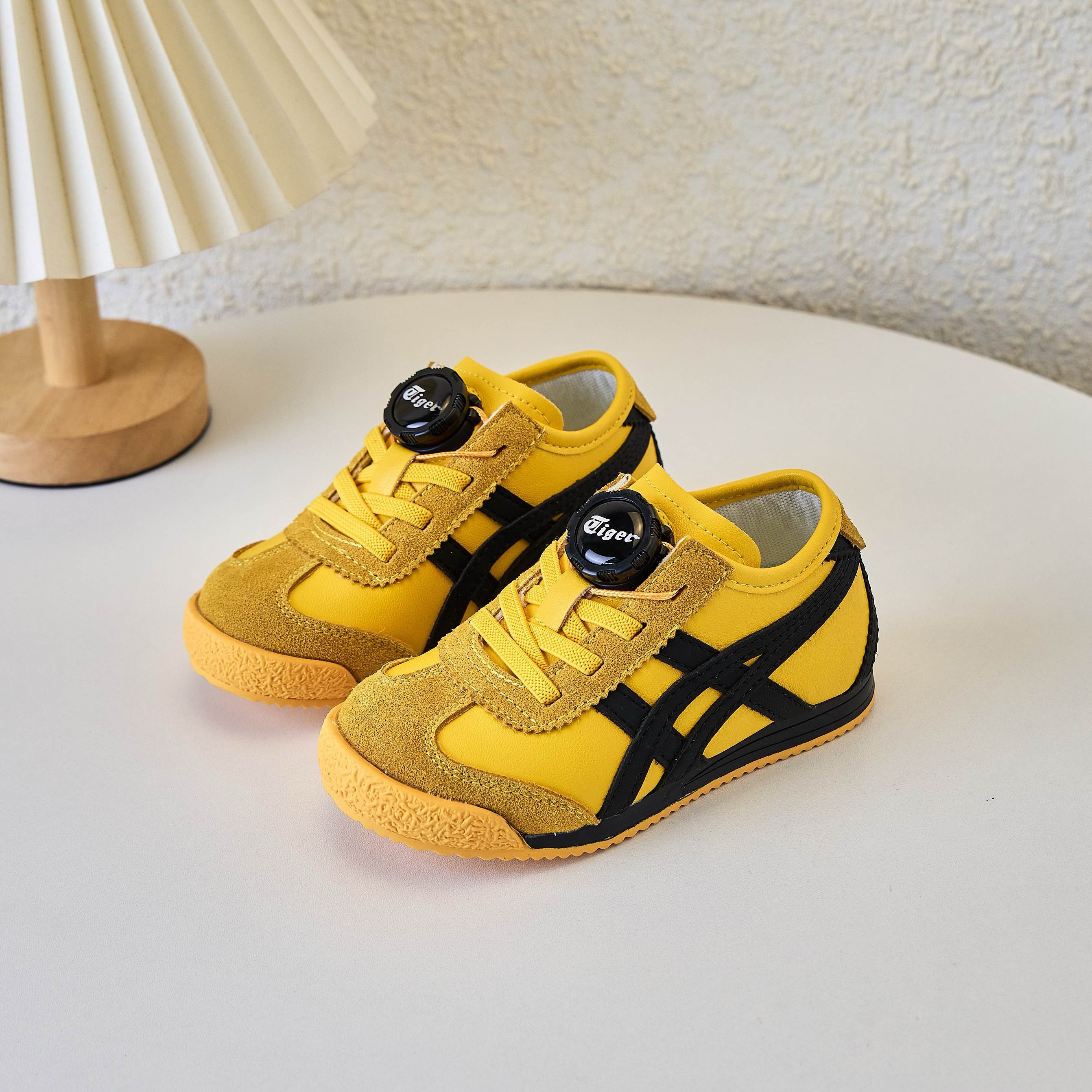 Tiger MEXIOC  Rotating button sneakers