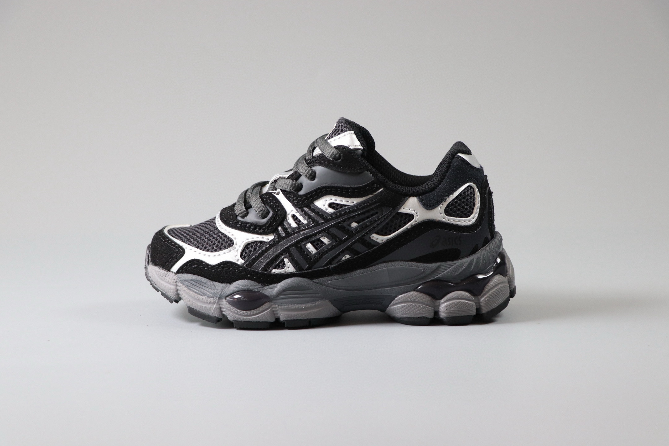 Asces children's running shoes