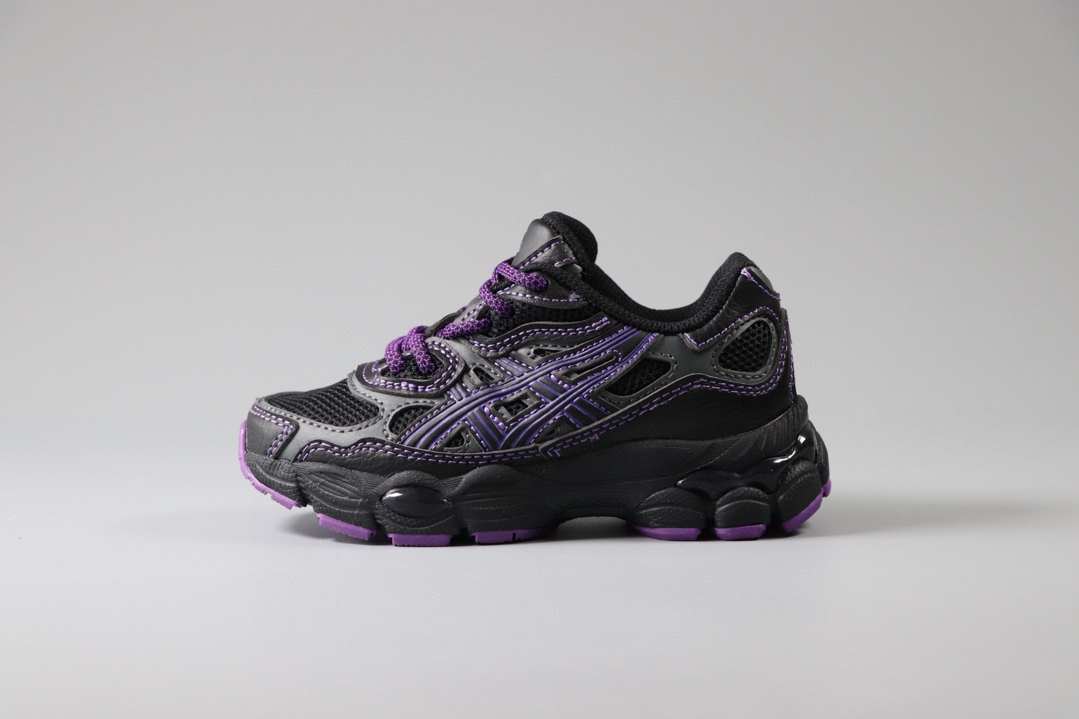 Asces children's running shoes