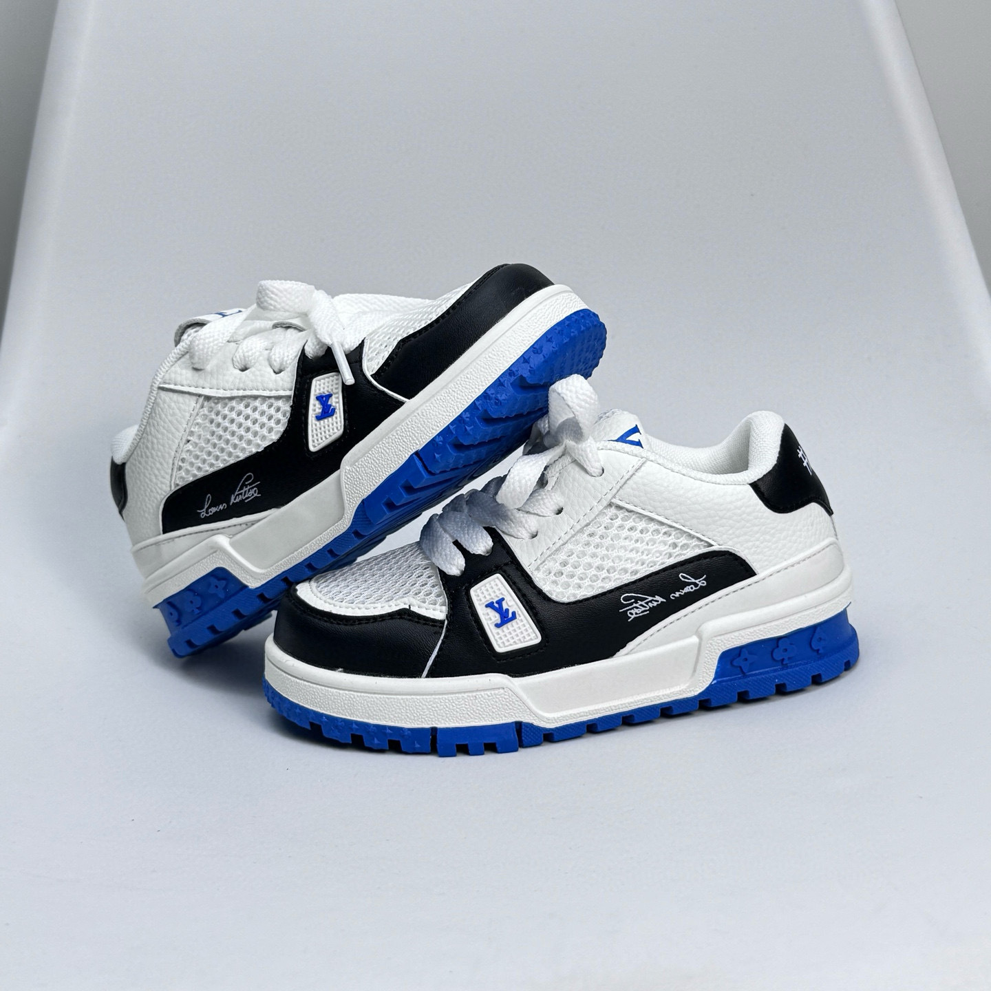 LV Trainer hollow mesh panel shoes children's shoes