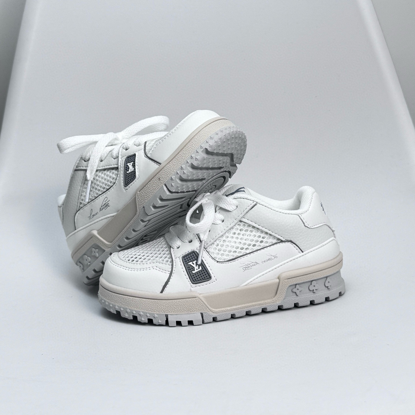 LV Trainer hollow mesh panel shoes children's shoes