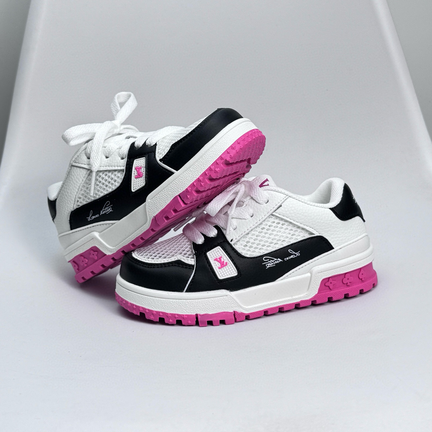 LV Trainer hollow mesh panel shoes children's shoes
