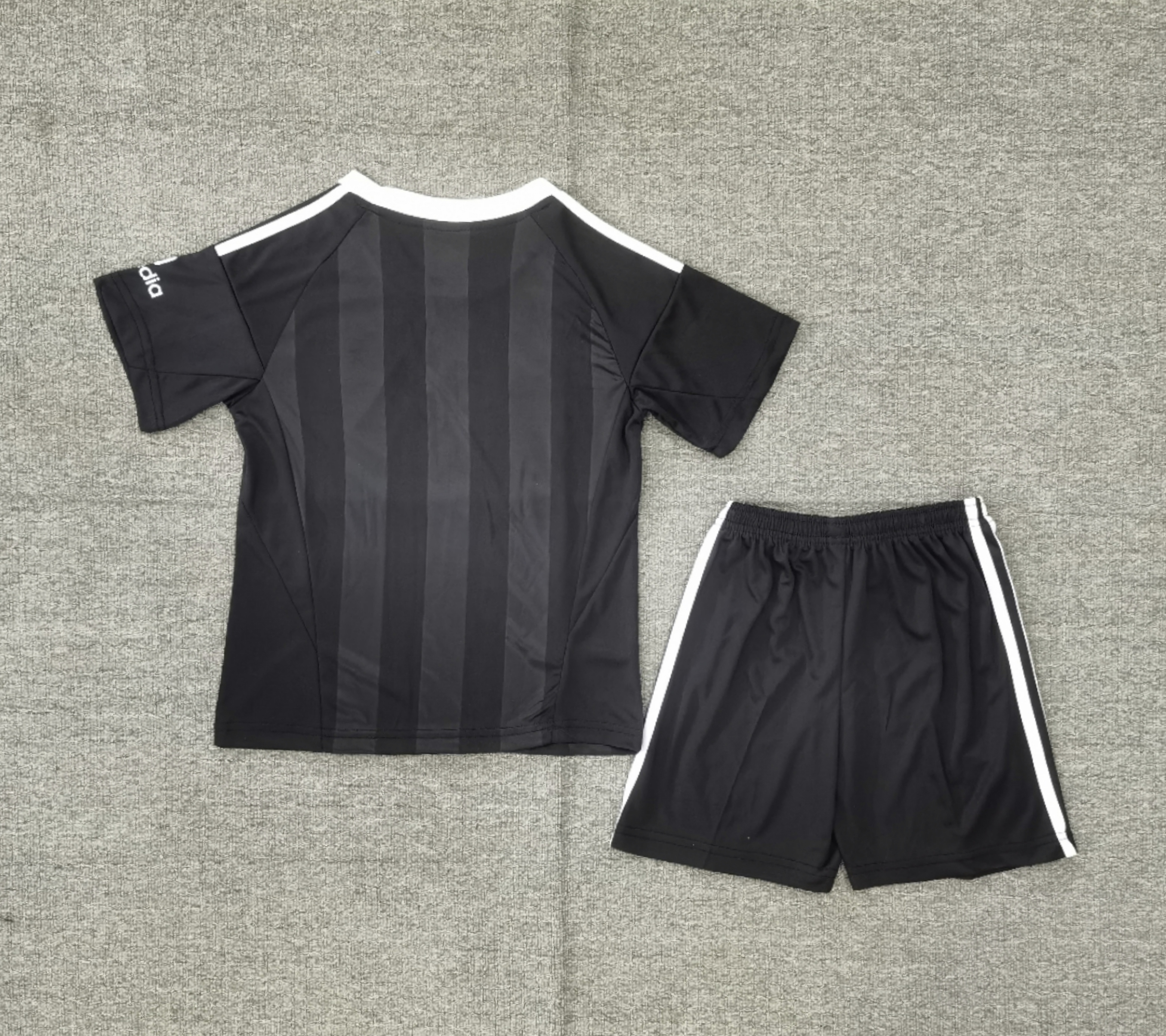 Kids 25/26 Real Madrid goalkeeper black  Soccer Jersey | short-sleeved