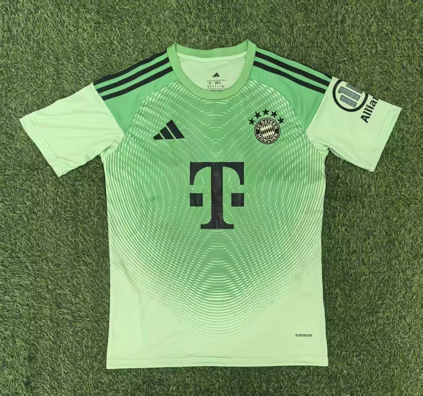 25-26 Bayern goalkeeper Jersey | thai version | green / red | short-sleeved | 416