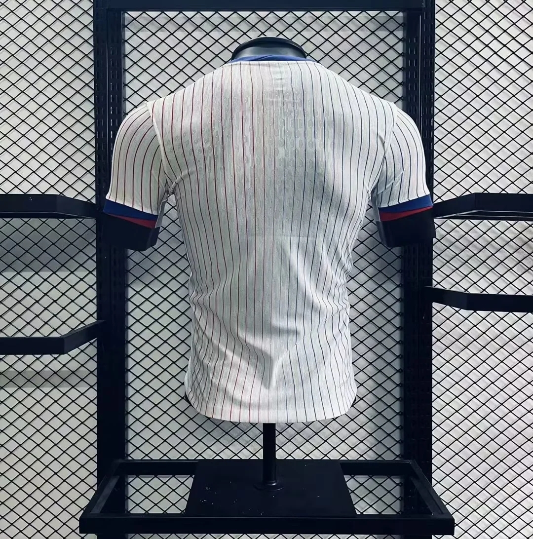 2425 France away
