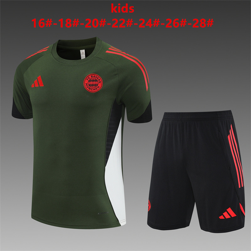 Kids Bayern 2526 training suit | short-sleeved | C14012
