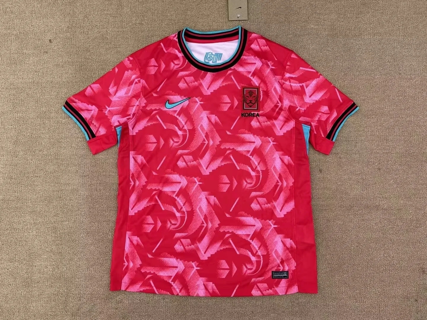 South Korea's home court   Training clothes Thai version