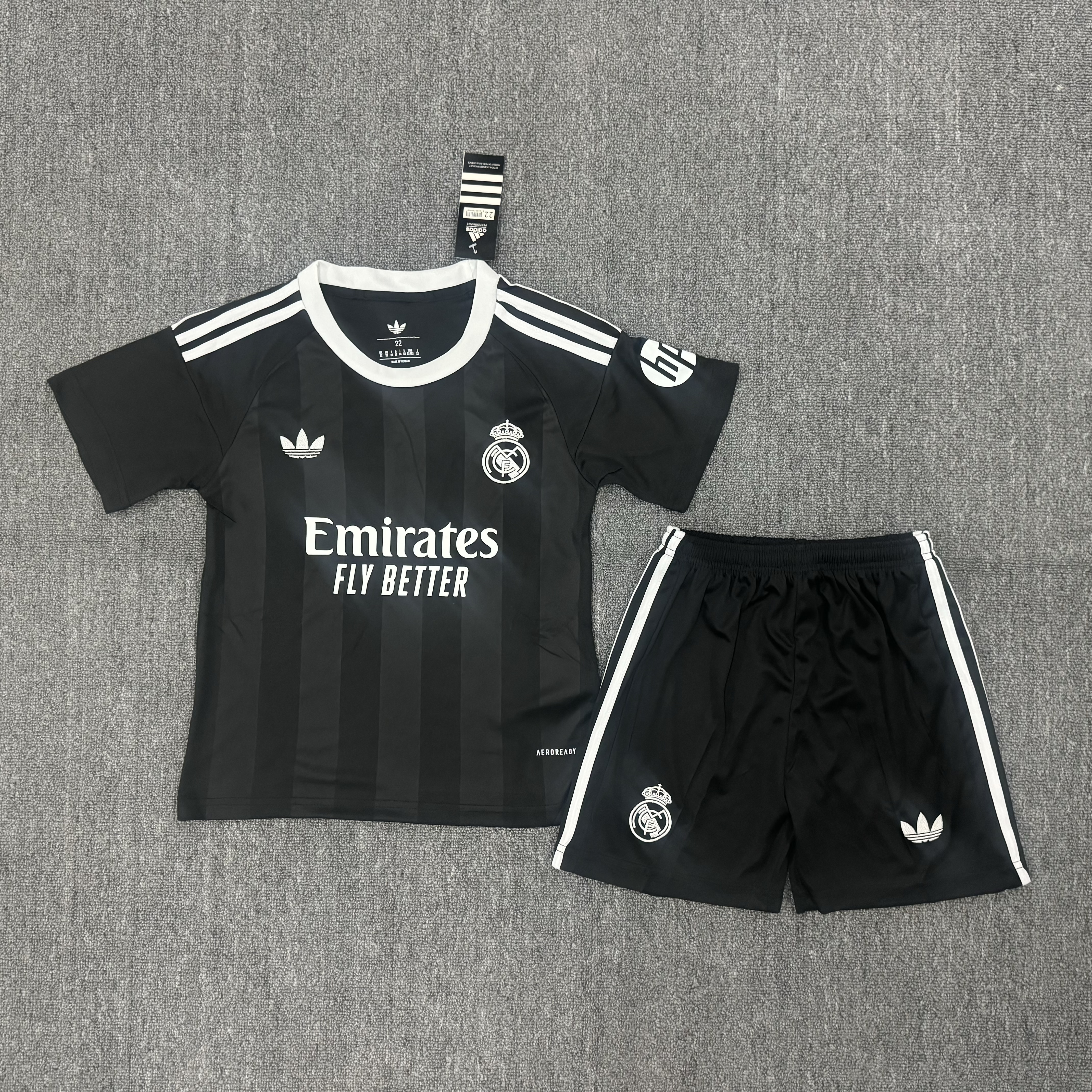 Kids 25/26 Real Madrid goalkeeper black  Soccer Jersey | short-sleeved