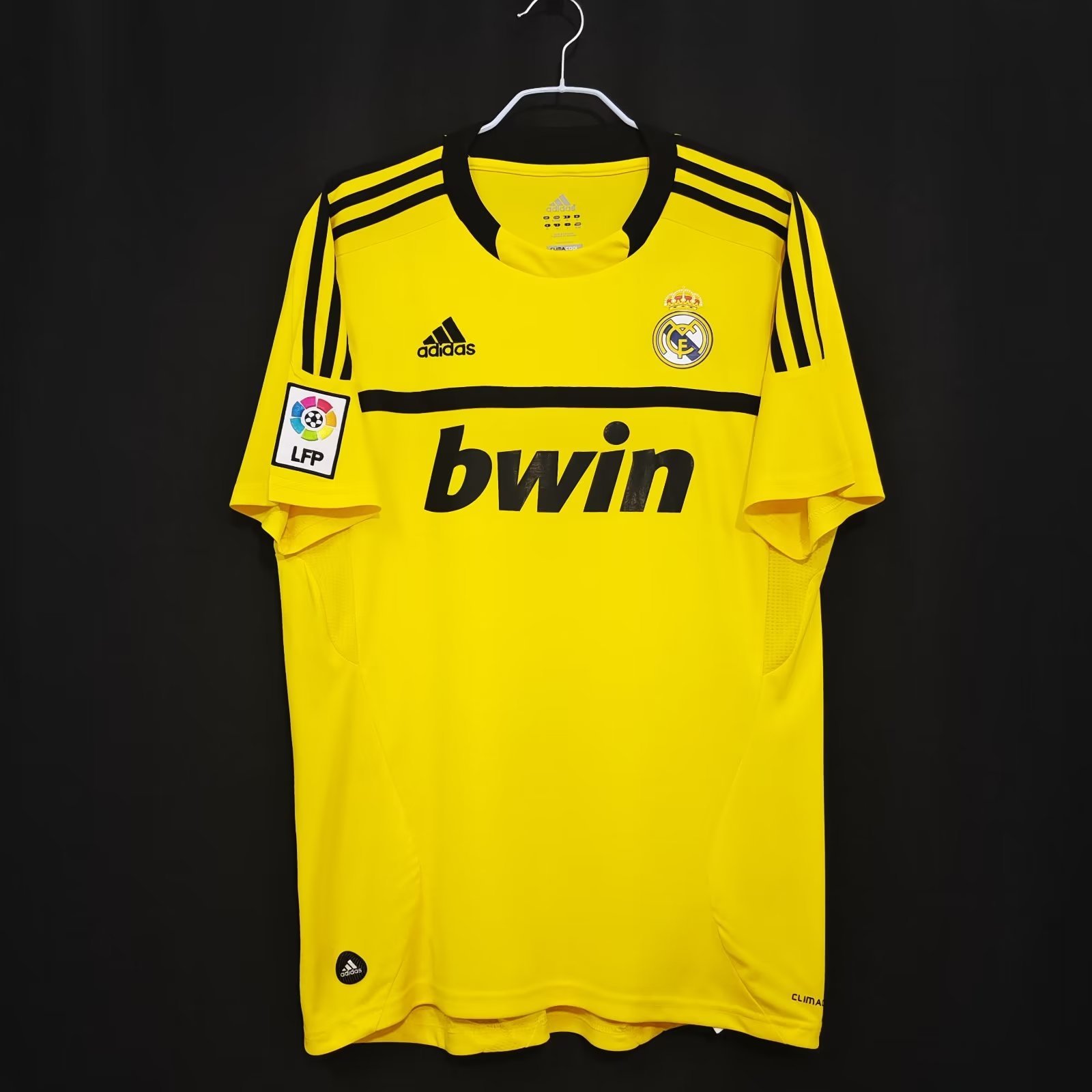 2011-12 Real Madrid Goalkeeper Jersey | yellow | short-sleeved | [Retro Edition] | 710
