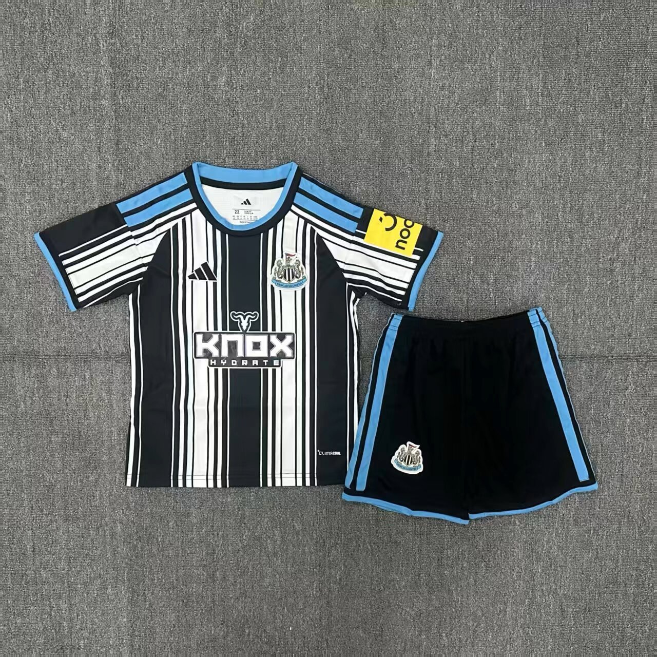 Kids 26-27   Newcastle home Soccer Jersey | short-sleeved