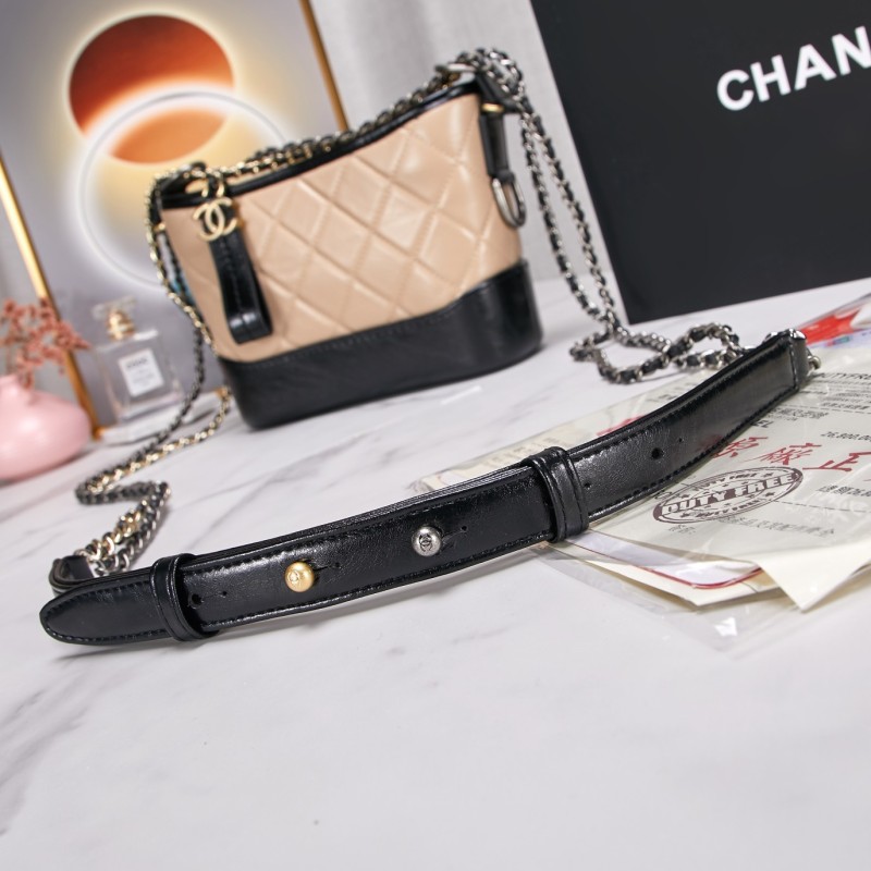 Chanel Gabrielle Wandering Collection fashion vintage chain crossbody bag cowhide