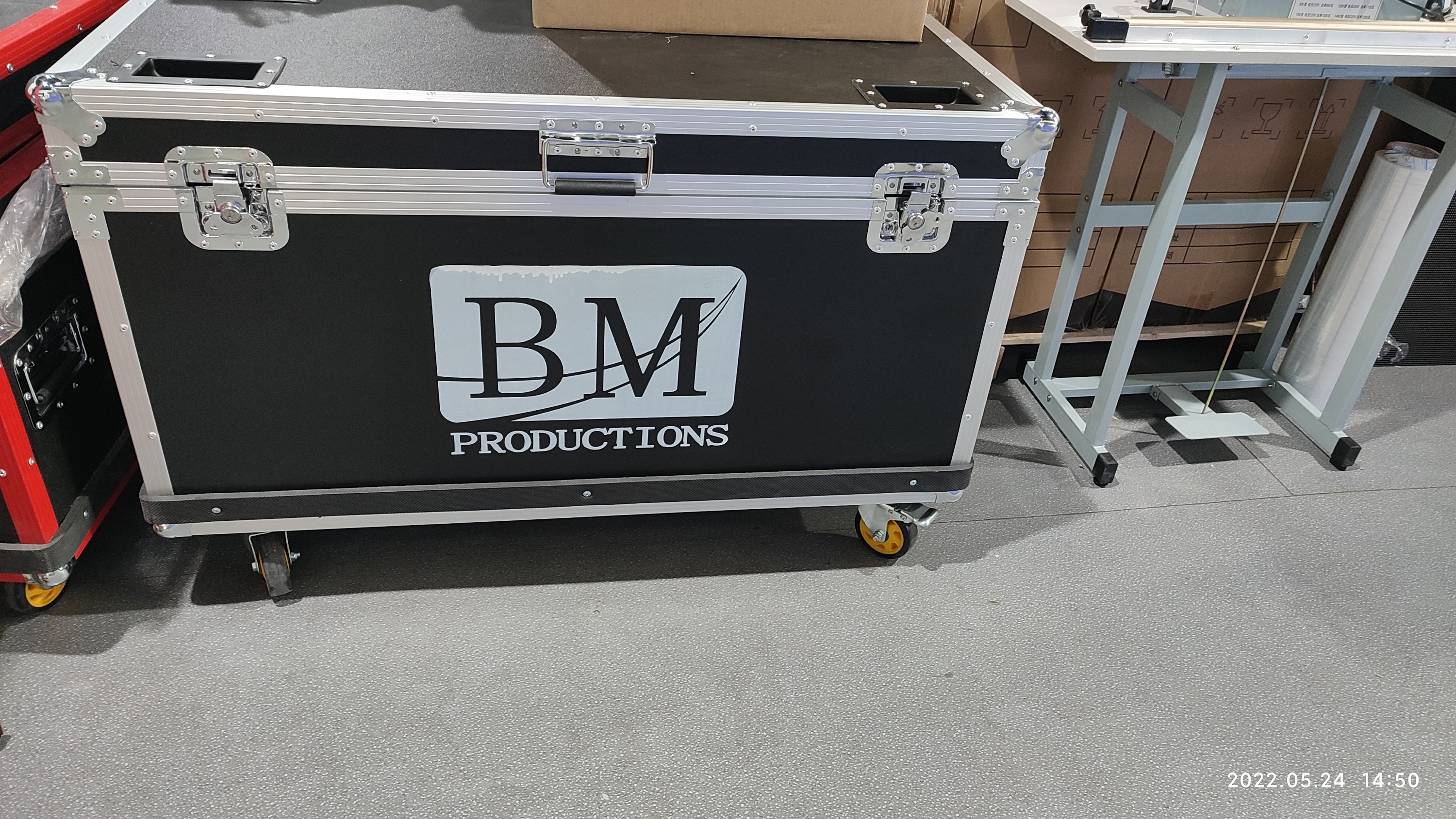LOGO printed on the cabinet and flight case