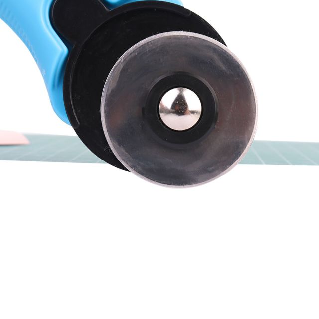 45mm Rotary Cutter For Fabric Cutter Roller with 1 Cutting Mat & 2 Blades - 811