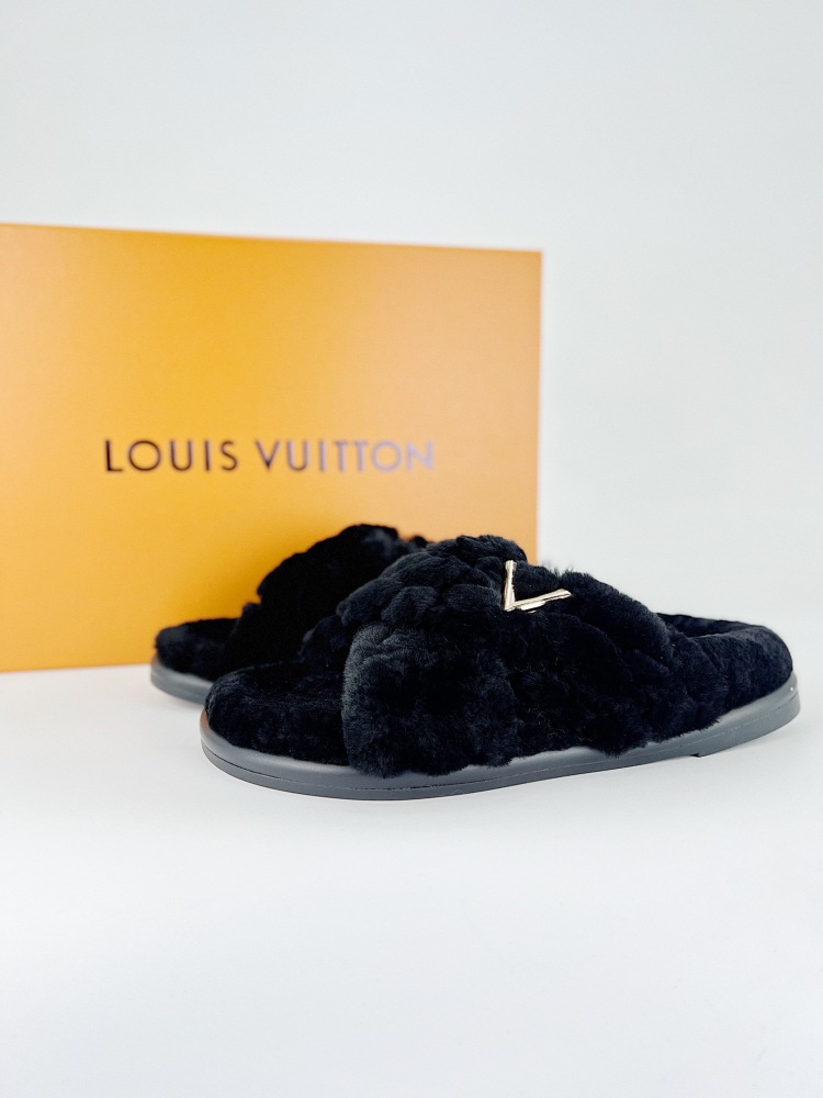 35-41 LOUIS VUITTON light luxury items Louis Vuitton 2024ss The latest autumn/winter new arrival ~ Fluffy shoes semi-mop winterbreak comfert flat slippers LV metal letter button for indoor and outdoor wear