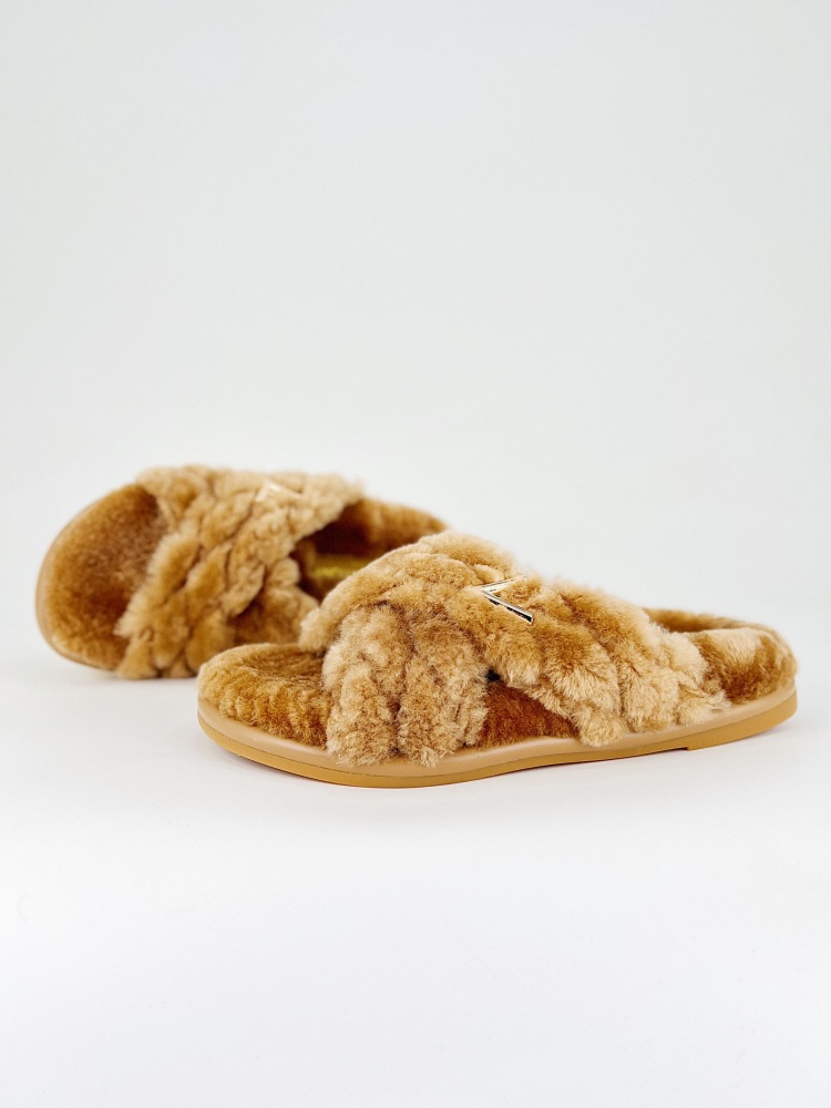 35-41 LOUIS VUITTON light luxury items Louis Vuitton 2024ss The latest autumn/winter new arrival ~ Fluffy shoes semi-mop winterbreak comfert flat slippers LV metal letter button for indoor and outdoor wear