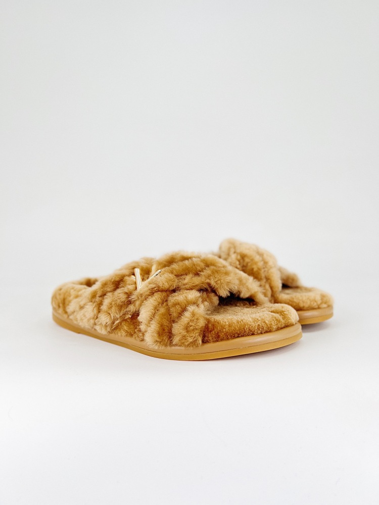 35-41 LOUIS VUITTON light luxury items Louis Vuitton 2024ss The latest autumn/winter new arrival ~ Fluffy shoes semi-mop winterbreak comfert flat slippers LV metal letter button for indoor and outdoor wear