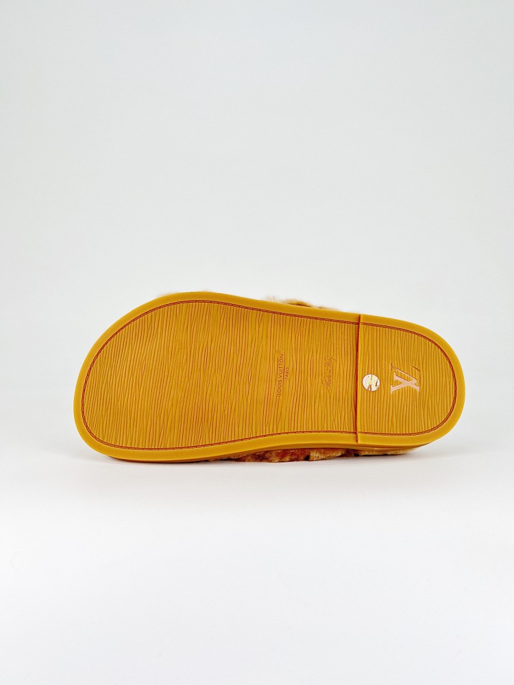 35-41 LOUIS VUITTON light luxury items Louis Vuitton 2024ss The latest autumn/winter new arrival ~ Fluffy shoes semi-mop winterbreak comfert flat slippers LV metal letter button for indoor and outdoor wear