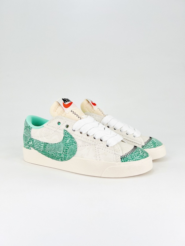 size 36-45 Nike Blazer Low '77 Jumbo Year of the Snake limited new refresh upgrade classic Blazer shoes, large Swoosh highlights the new era of more publicized trend sense, another improvement and upgrade of the classic. Large Swoosh design combined