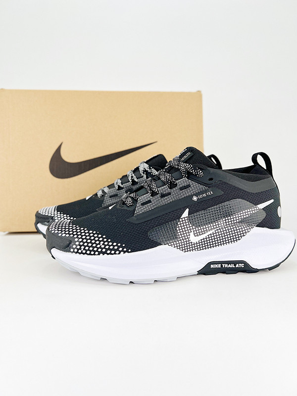 size 39-45 The Nike PEGASUS TRAIL 5 GTX Lunar Running shoes Mesh breathable running shoes combine a fast look with a firm foot feel the heel cover and mid-foot dynamic support are subtly integrated to create a stable and smooth stepping experience using d