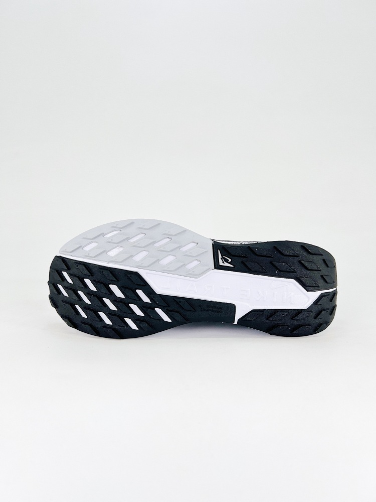 size 39-45 The Nike PEGASUS TRAIL 5 GTX Lunar Running shoes Mesh breathable running shoes combine a fast look with a firm foot feel the heel cover and mid-foot dynamic support are subtly integrated to create a stable and smooth stepping experience using d