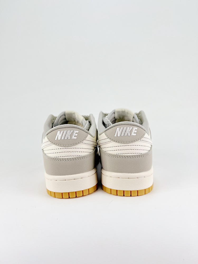 Counter quality size 36-45 LV NIKE DUNK SB LOW SB, as the name suggests, has a classic Dunk blood, but also injected more fashion elements. Compared to common Dunk skate shoes, the modified version of Dunk SB thickens the filling of the shoe tongue for