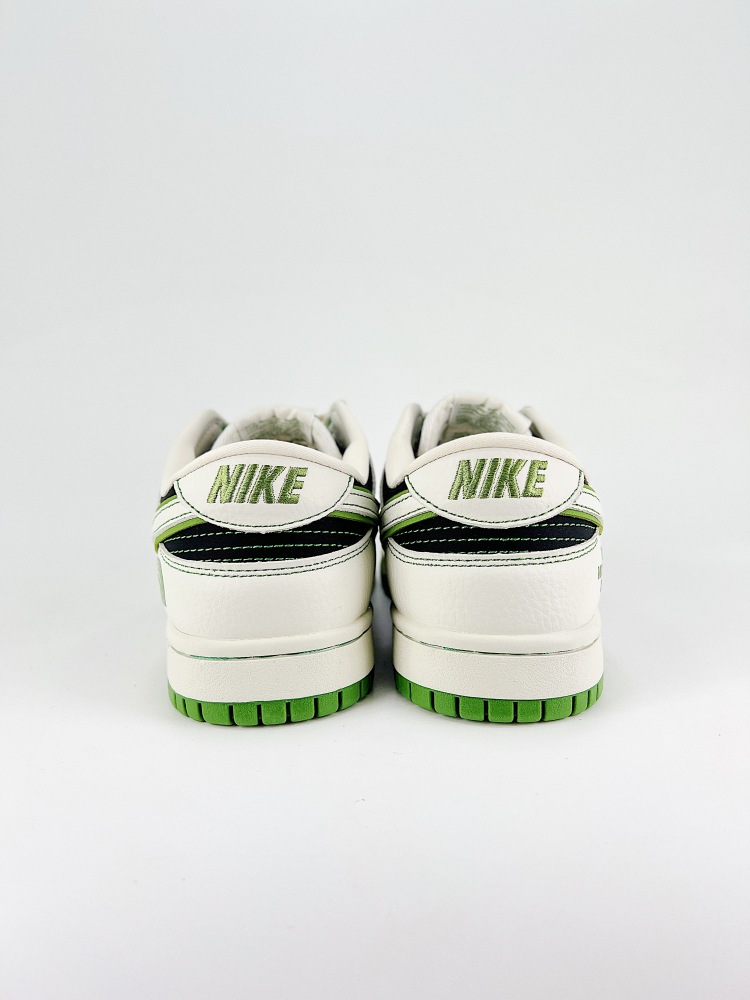 Counter quality size 36-45 LV NIKE DUNK SB LOW SB, as the name suggests, has a classic Dunk blood, but also injected more fashion elements. Compared to common Dunk skate shoes, the modified version of Dunk SB thickens the filling of the shoe tongue for