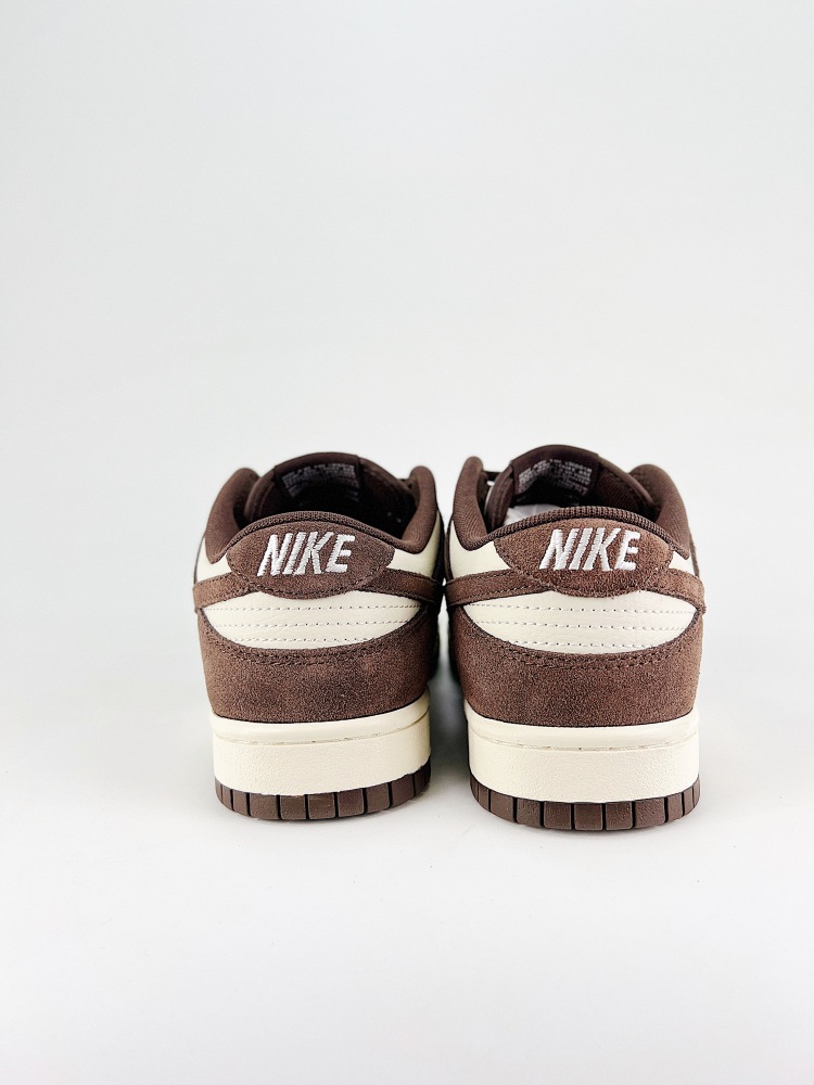 Counter quality size 36-45 LV NIKE DUNK SB LOW SB, as the name suggests, has a classic Dunk blood, but also injected more fashion elements. Compared to common Dunk skate shoes, the modified version of Dunk SB thickens the filling of the shoe tongue for