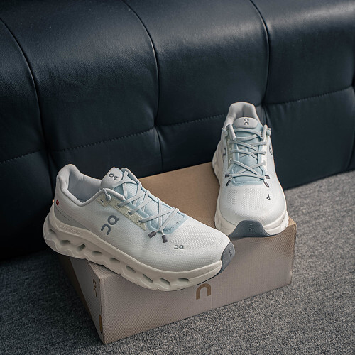 Size 36-45 The new generation of On x Loewe shoes features a high-quality color combination and exquisite craftsmanship. The upper part is made of multi-layer materials including high-performance mesh fabric and woven fabric, providing excellent breathabi