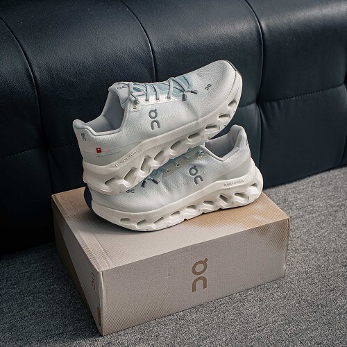Size 36-45 The new generation of On x Loewe shoes features a high-quality color combination and exquisite craftsmanship. The upper part is made of multi-layer materials including high-performance mesh fabric and woven fabric, providing excellent breathabi