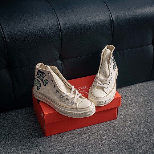 Size 35-44 CONVERSE Official 1970s new seasonal limited edition walnut flower men's and women's high-top shoes. The shoe body features a walnut flower pattern design, combined with diamond-shaped grid stitching technique, adding a sense of three-dimension