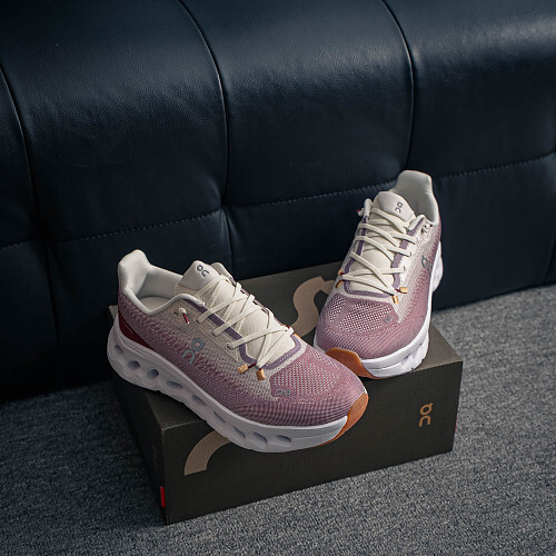 Size 36-45 The On Cloudtilt lightweight sporty casual shoes at the company level offer a very comfortable feel. The sole is soft and has good wraparound properties, making the shoes look longer on the legs. They are versatile for both casual and sports we