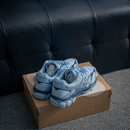 Size 36-45 True Label Gel-Cumulus 16 Anti-slip and Wear-resistant Casual Sports Shoes feature a double-layer jacquard mesh design to enhance the fit and breathability. The heel is equipped with the T-GEL stability system technology, which improves overall