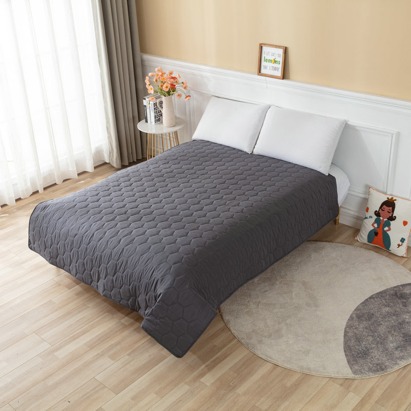 Brushed Microfiber Quilted Bedspread Lightweight Water and Stain Resistant