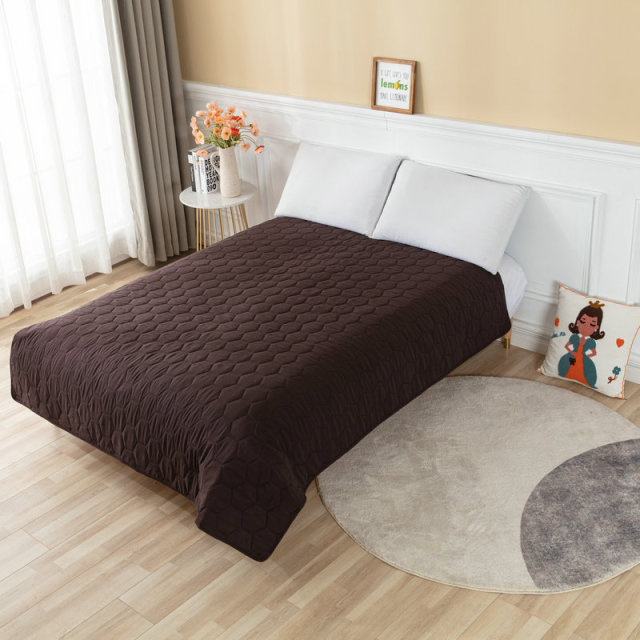 Brushed Microfiber Quilted Bedspread Lightweight Water and Stain Resistant